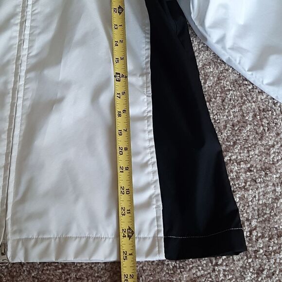 Izod woman's black and white lightweight jacket. - Picture 8 of 10